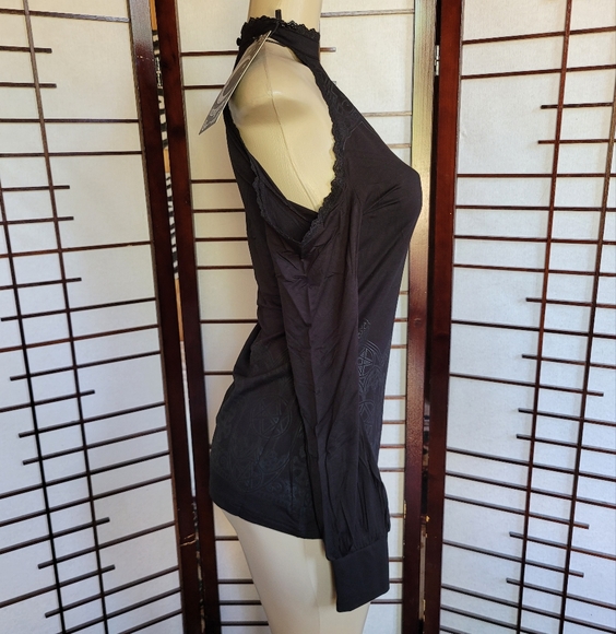 Cecila Cold Shoulder Top - Picture 2 of 9